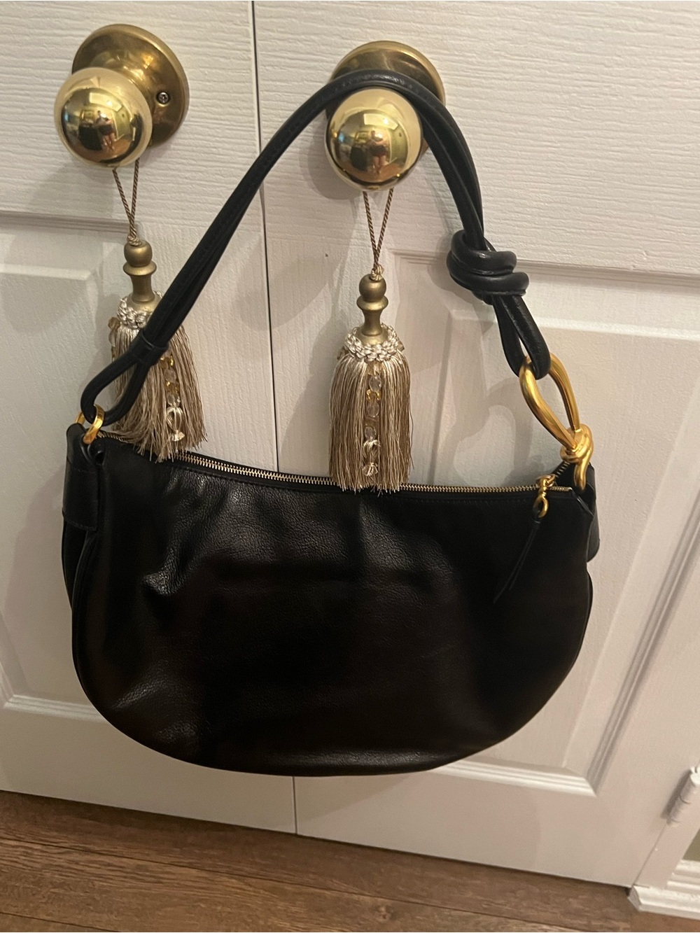 Donna Karan luxury Black Leather Shoulder Bag with Gold Accents. Never Used. - Picture 2 of 4